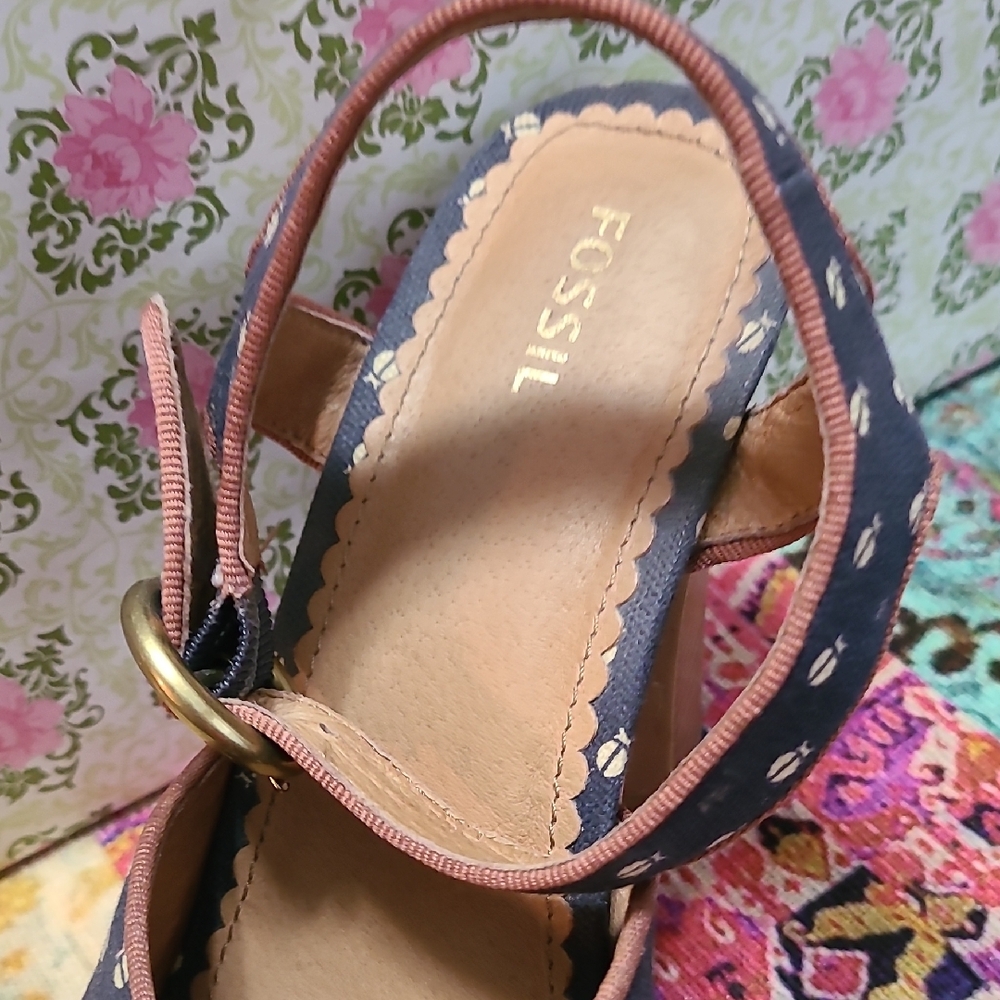 Fossil Blue and Tan Platform Shoes with Retro Charm - Picture 2 of 5